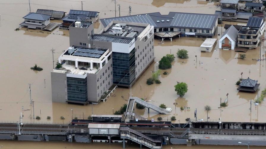 Катастрофални наводнения в Япония, над 100 загинали