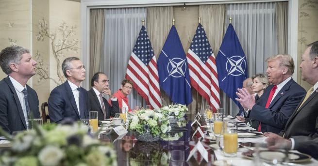 НАТО официално покани Македония на днешната среща на върха на