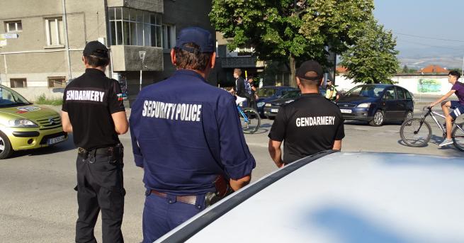 Жандармерия и полиция блокираха подстъпите към ромската махала в Благоевград