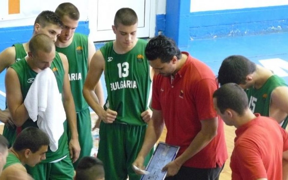 Националният отбор по баскетбол за юноши до 18-годишна възраст продължава