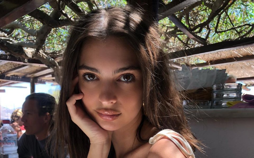 Горещото лято може и да е свършило, но Емили Ратайковски