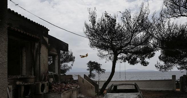 77 души загинаха след огнената трагедия в Гърция. Гръцките медии