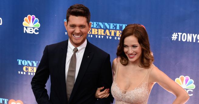 Честито на Майкъл Бубле и съпругата му Луисана Лопилато