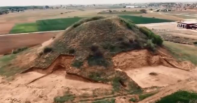 Огромна тракийска гробница откриха български учени в най-голямата могила на