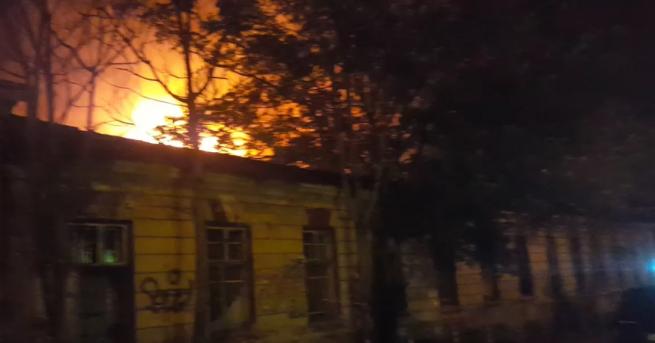 Пожар горя тази нощ в имота между столичните булеварди Дондуков