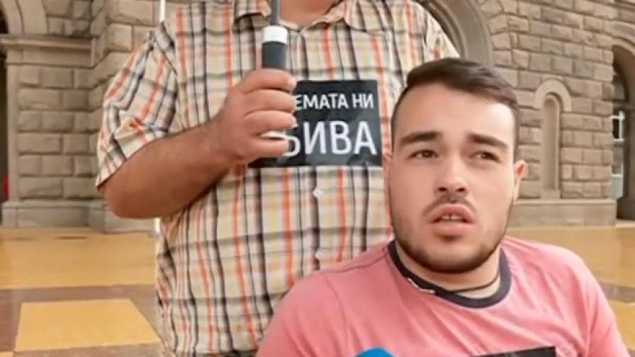 Бащата на момчето, говорило с Борисов: Не отидохме за пари