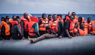 Италиански кораб върна мигранти в Либия