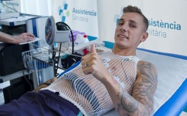Играе в Евертън, но девизът на Ливърпул е на гърдите му