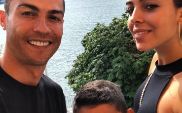 Как се приспособява към италианския живот Кристиано Роналдо?