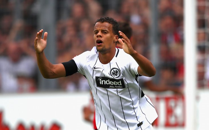 Бранител на Айнтрахт мина под ножа