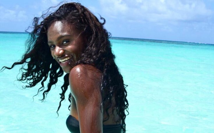 Перла на британския спринт впечатлява с усмивка и чар