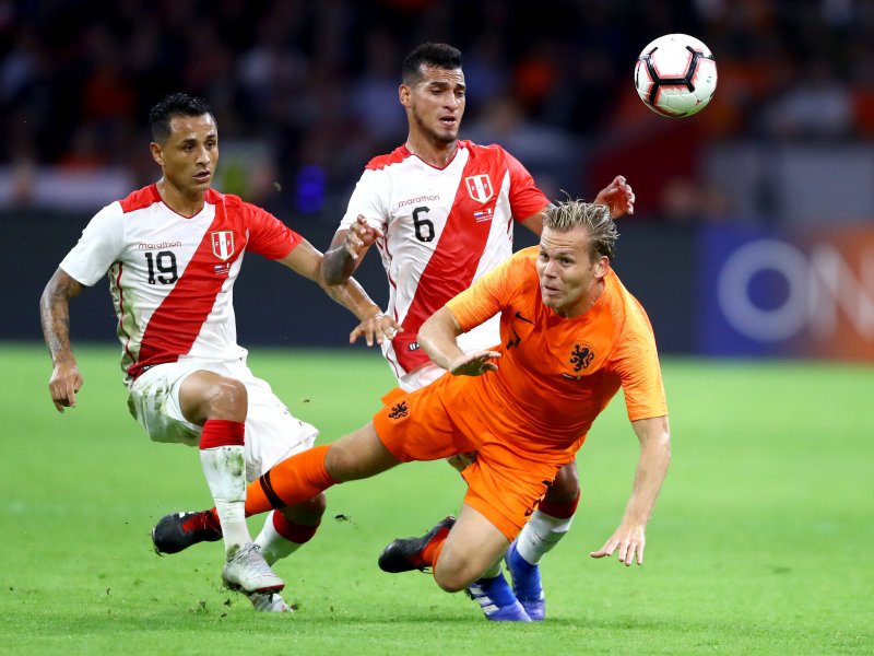 Холандия Перу1