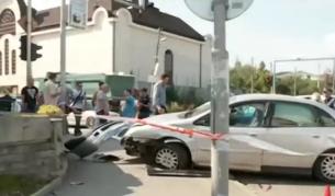 Кола се вряза в търговски център в София, пострадали