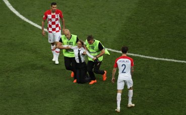 Нахлул на терена на финала на Мондиал 2018 отровен в Москва