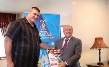 Специален подарък от Любо Ганев за боса на световната федерация