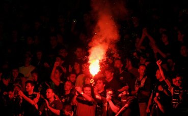 В Хърватия: Играч на Хайдук отнесе парче бетон в главата, раниха пожарникар
