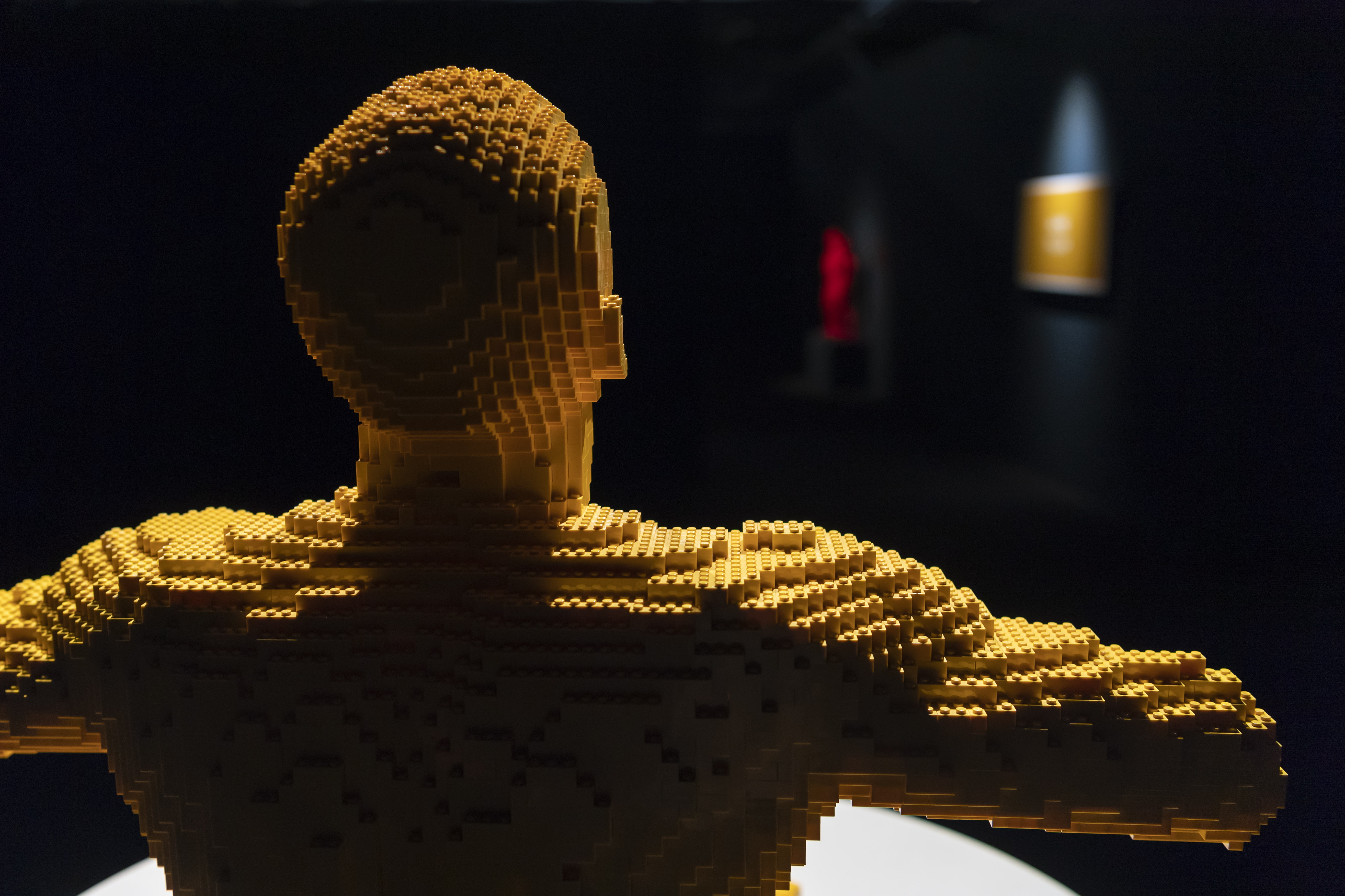 Изложбата "Изкуството на тухличката" в Женева, Швейцария. Изложбата с тухличките на Лего от американският художник Натан Сауеа ще бъде отворена за посетители от 4 Октомври 2018 г. до 6 януари 2019 г.