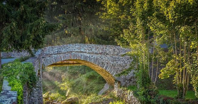 300 годишен мост в североизточна Турция изчезна безследно Местните подозират че