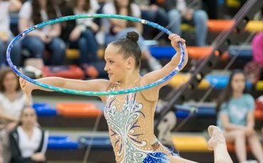 Татяна Воложанина в позиция за олимпийски финал в художествената гимнастика