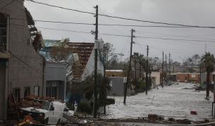 <p>Най-мощният ураган от четвърт век удари Флорида</p>