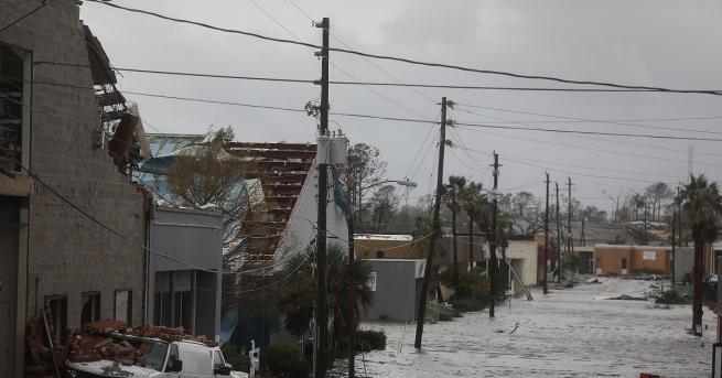 Ураганът Майкъл достигна бреговете на Флорида в сряда и взе