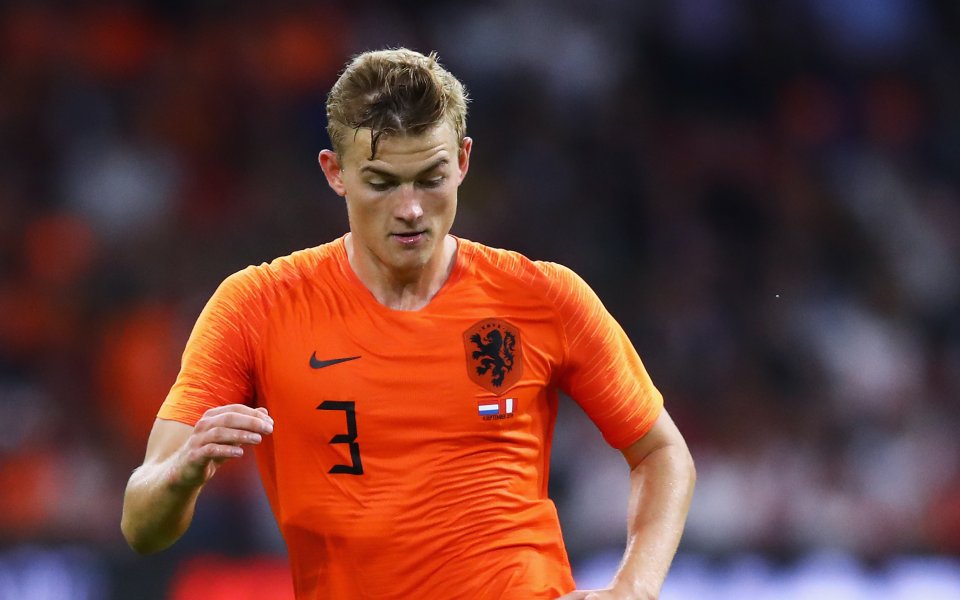 Спортният директор на Аякс Марк Овермарс подтвърди, че трансферът на