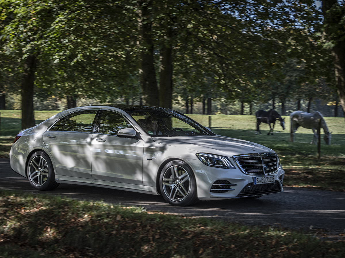 Електрическото бъдеще на Mercedes-Benz започва сега, а ние можем да се похвалим, че имахме възможността да го тестваме: ще ви представим първо хибридите S 560e и E 300e & 300de, а скоро след това и водородно-електрическото чудо GLC F-CELL.