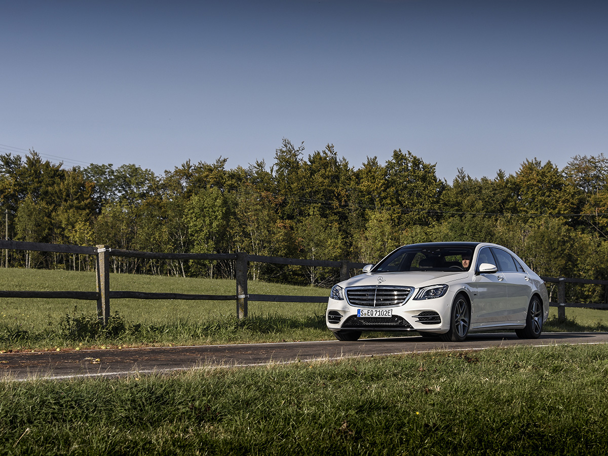 Електрическото бъдеще на Mercedes-Benz започва сега, а ние можем да се похвалим, че имахме възможността да го тестваме: ще ви представим първо хибридите S 560e и E 300e & 300de, а скоро след това и водородно-електрическото чудо GLC F-CELL.