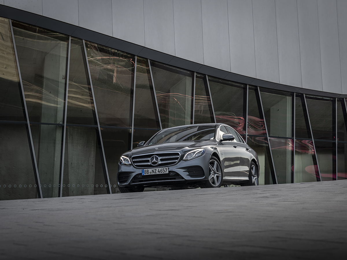 Електрическото бъдеще на Mercedes-Benz започва сега, а ние можем да се похвалим, че имахме възможността да го тестваме: ще ви представим първо хибридите S 560e и E 300e & 300de, а скоро след това и водородно-електрическото чудо GLC F-CELL.