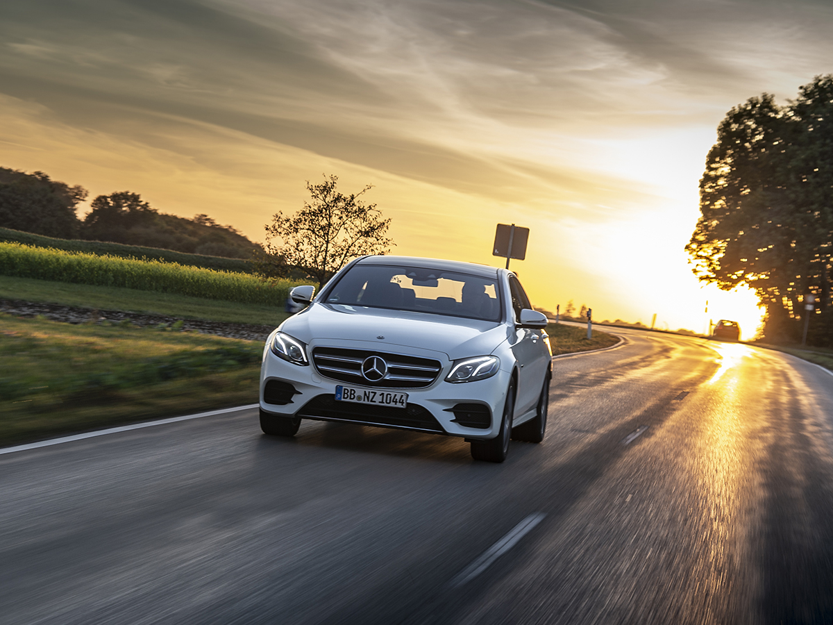 Електрическото бъдеще на Mercedes-Benz започва сега, а ние можем да се похвалим, че имахме възможността да го тестваме: ще ви представим първо хибридите S 560e и E 300e & 300de, а скоро след това и водородно-електрическото чудо GLC F-CELL.