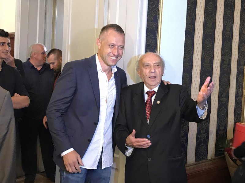 Стотици уважиха Сашо Манов на 90 годишния му юбилей1
