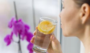 4 големи ползи от водата с лимон за кожата