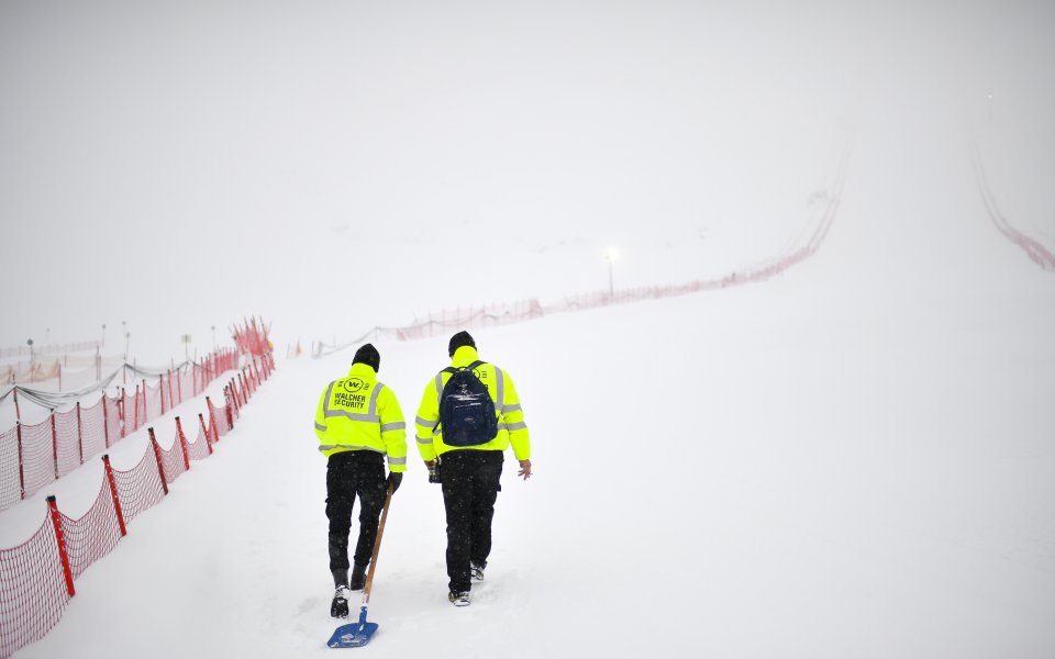 Спускането за мъже от Световната купа по ски-алпийски дисциплини, което