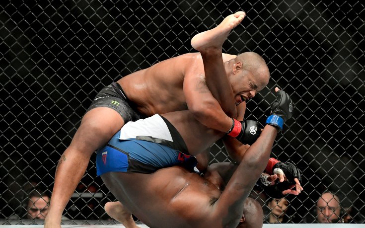 Невероятно! Историята на UFC е пренаписана във велик мач