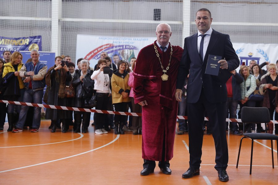 Кубрат Пулев се дипломира в НСА1