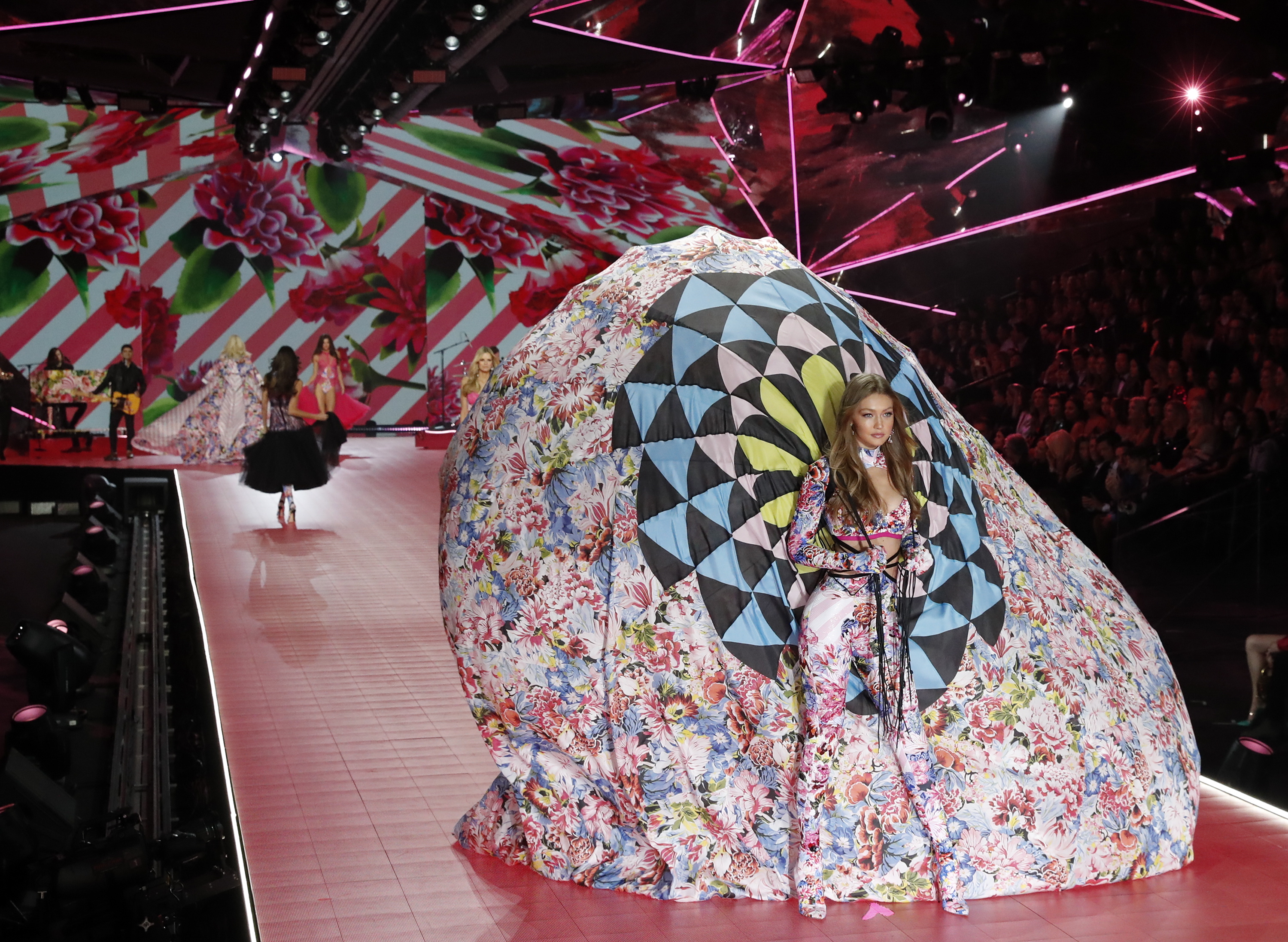 Американският моден бранд Victoria's Secret с модно шоу на марката в Ню Йорк.