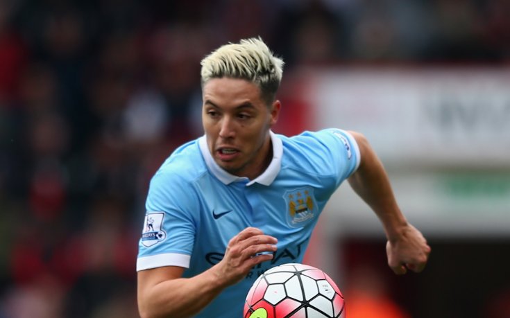 Изтърпяващ наказание шампион на Англия върви към Уест Хем