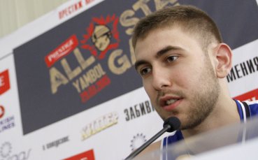 Алекс Симеонов с добър мач при загуба на Валур
