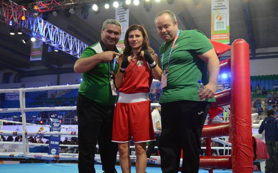 Стойка Петрова стигна финала на Световното по бокс