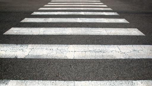  Пешеходци в риск поради преместена пешеходна пътека 