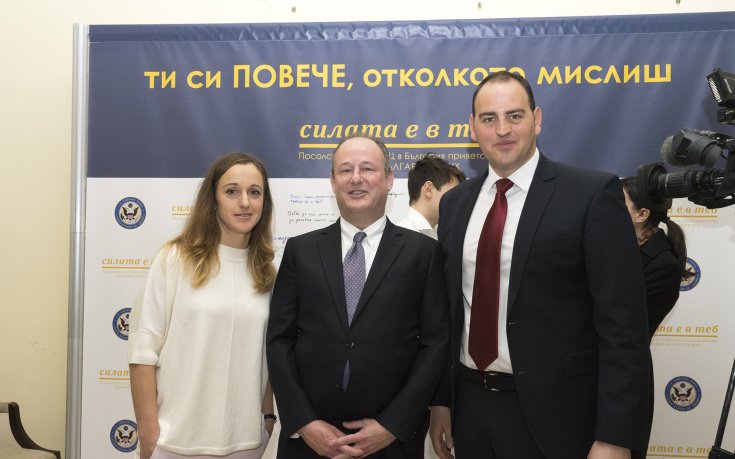 Среща на върха блокира Петър Стойчев в Буенос Айрес