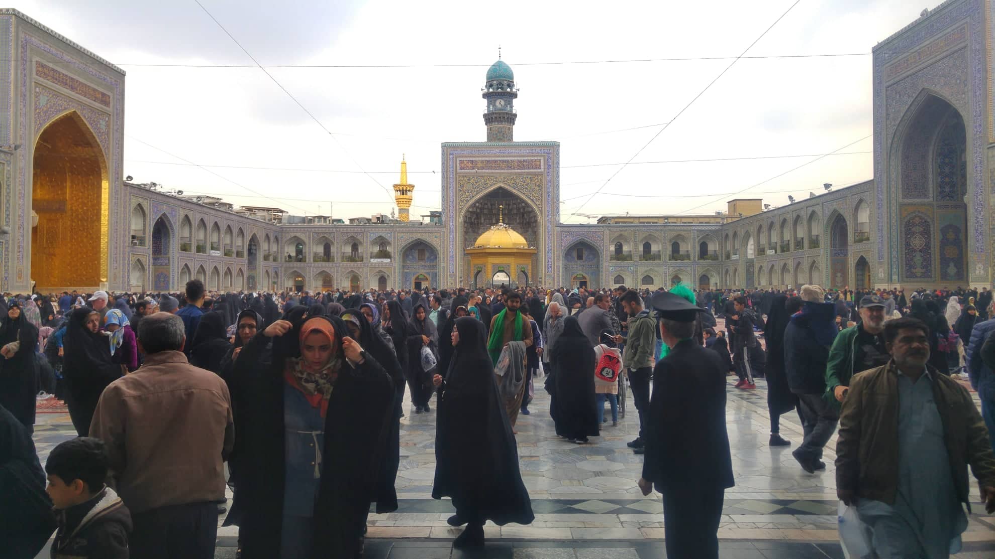 Гробницата на имам Реза, осмият шиитски имам, е втора по капацитет в света и събира приблизително милион и половина поклонници.