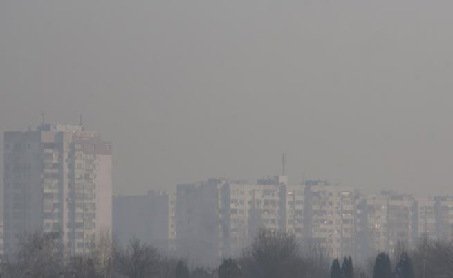 Опасно мръсен въздух в няколко града в неделния ден