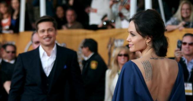 Американската актриса Анджелина Джоли и актьорът Брад Пит постигнаха съгласие