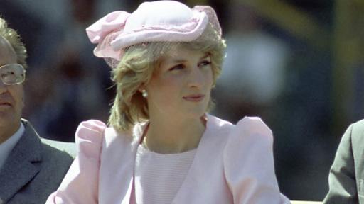  <p>Принцеса Даяна и роклята, чието име <strong>не сте чували</strong></p> 