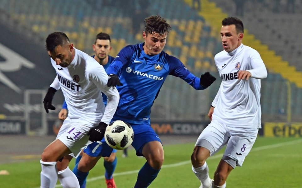 Още само три мача останаха да се изиграят в българския