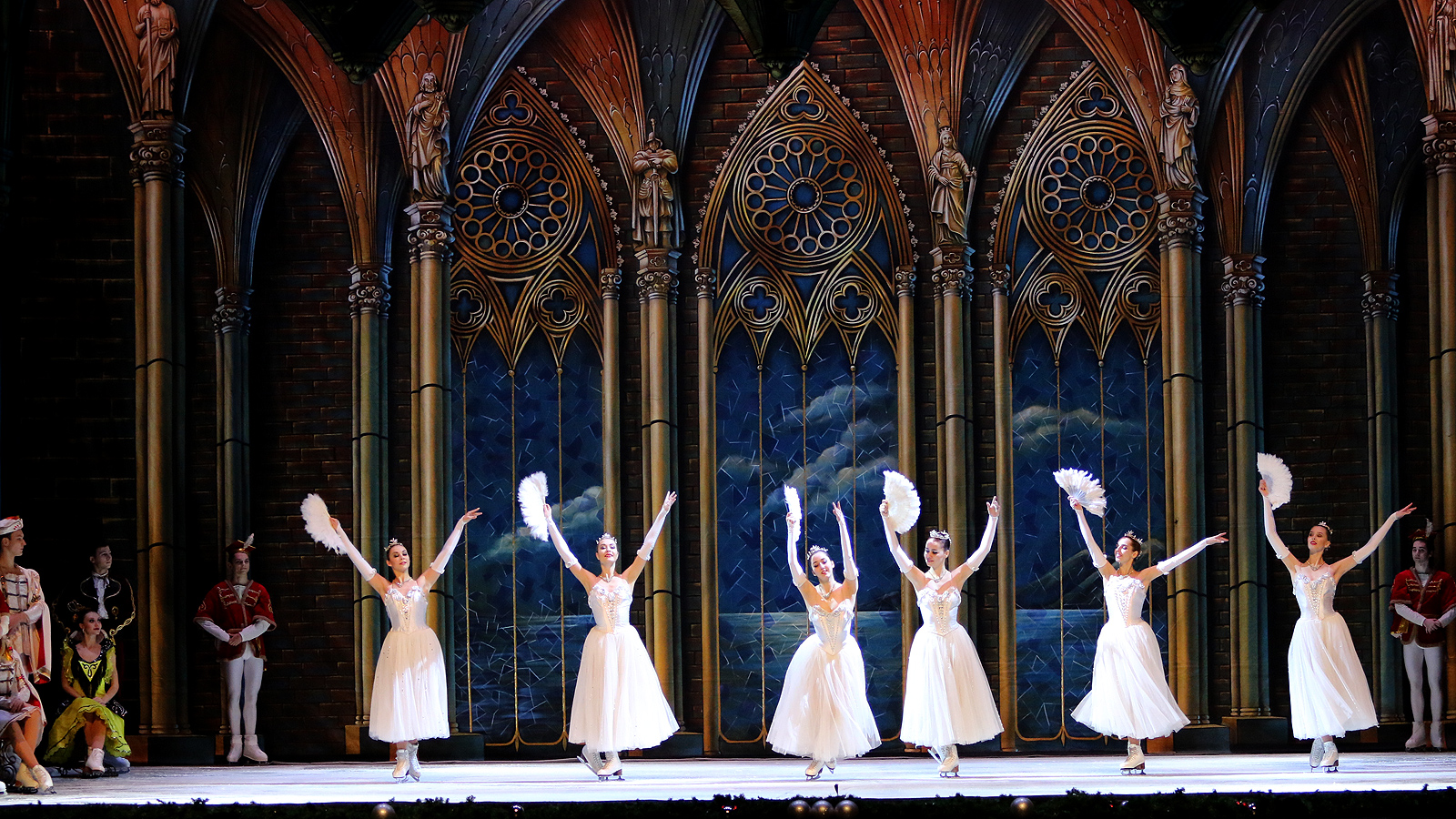Спектакъла на класиката "Лебедово езеро" в изпълнение на Руски държавен балет на лед "Санкт Петeрбург" в зала 1 на НДК