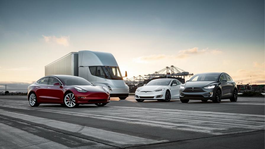 <p>Tesla е по-скъпа от Daimler</p>