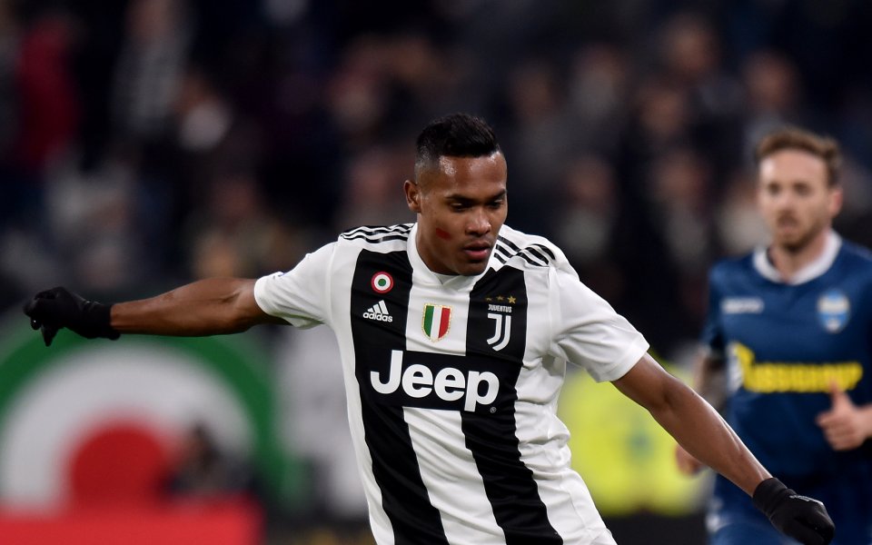 Бразилският защитник на Ювентус Алекс Сандро е бил със счупен