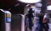  Дете скочи на релсите на метрото в София 
